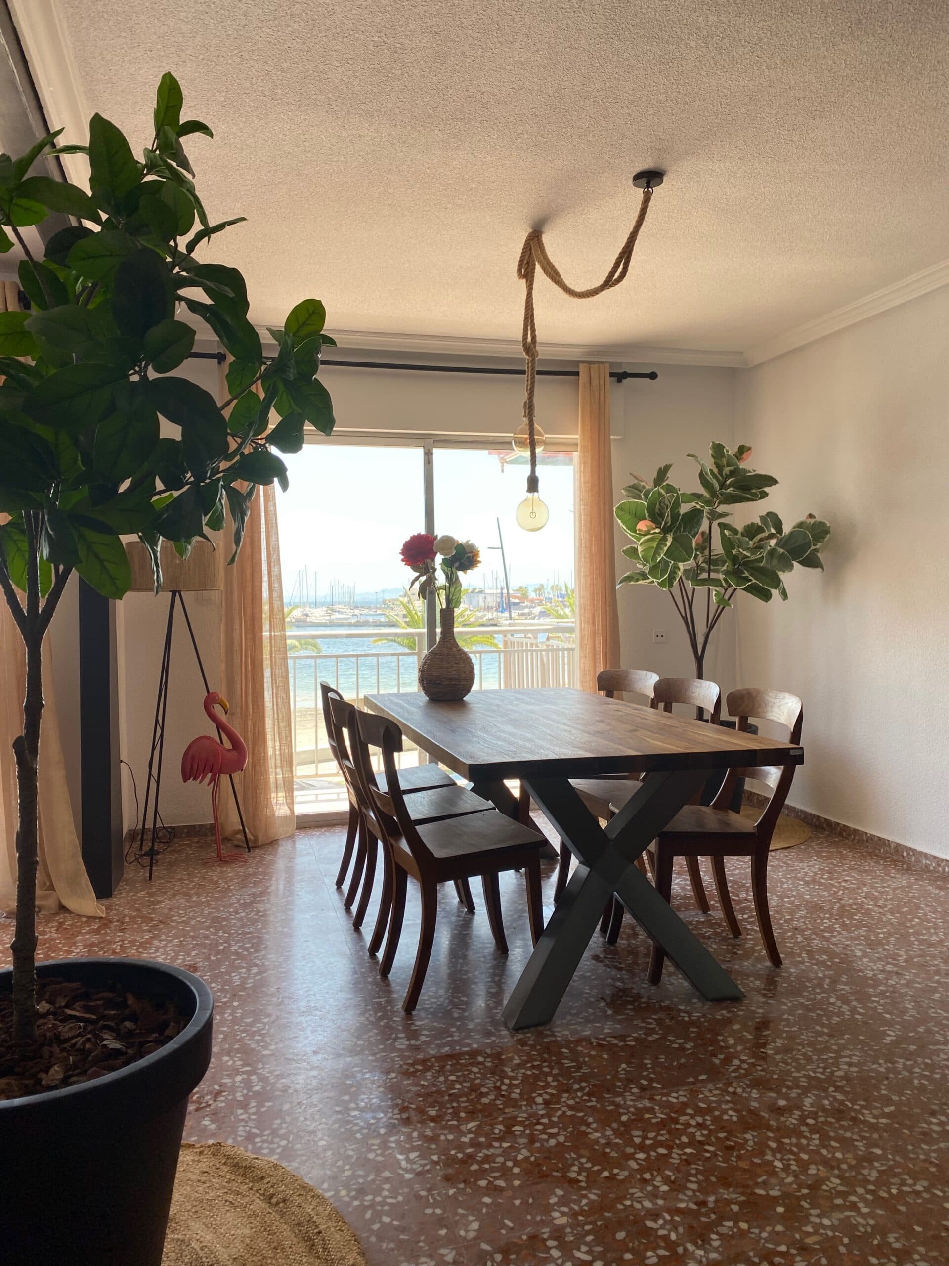 Lichte woonkamer met zeezicht over het Mar Menor